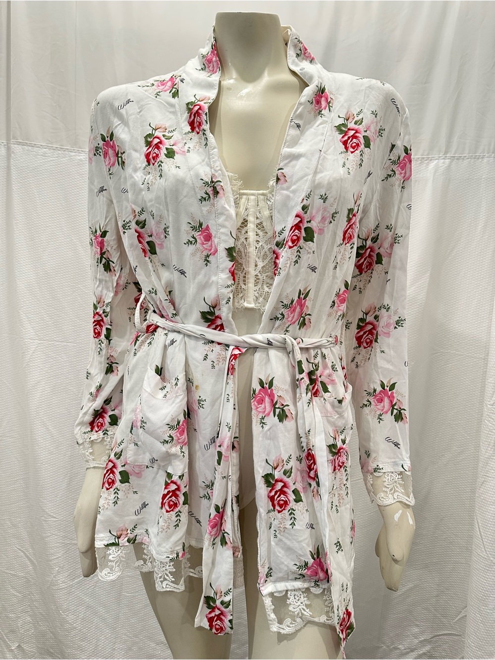 Wildfox White Floral Lace-Trim Robe with Pink Roses